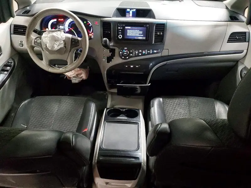 2012 TOYOTA SIENNA SE 8-PASSENGER  