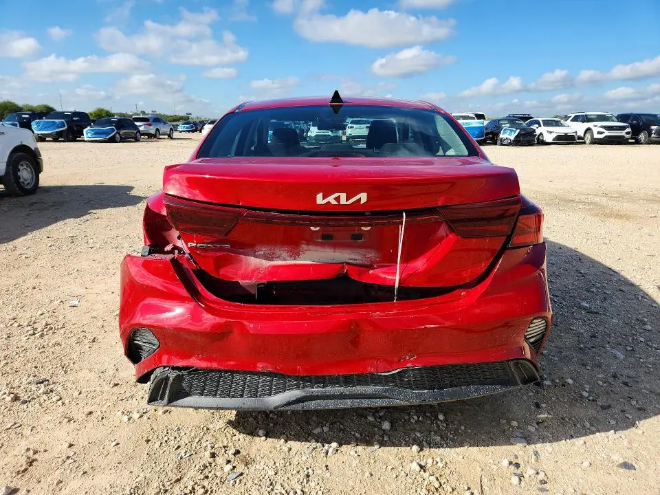 2023 KIA FORTE LXS  