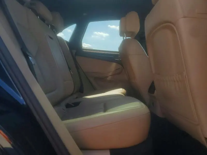 2021 PORSCHE MACAN   