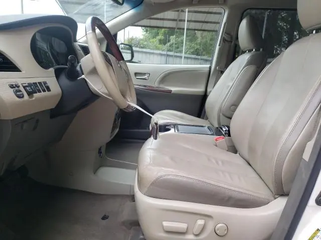 2013 TOYOTA SIENNA XLE  
