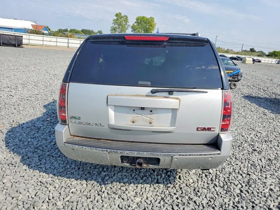 2010 GMC YUKON XL DENALI  