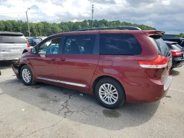 2012 TOYOTA SIENNA XLE