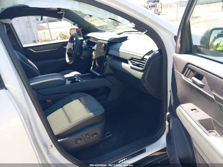 2025 GMC ACADIA AWD AT4