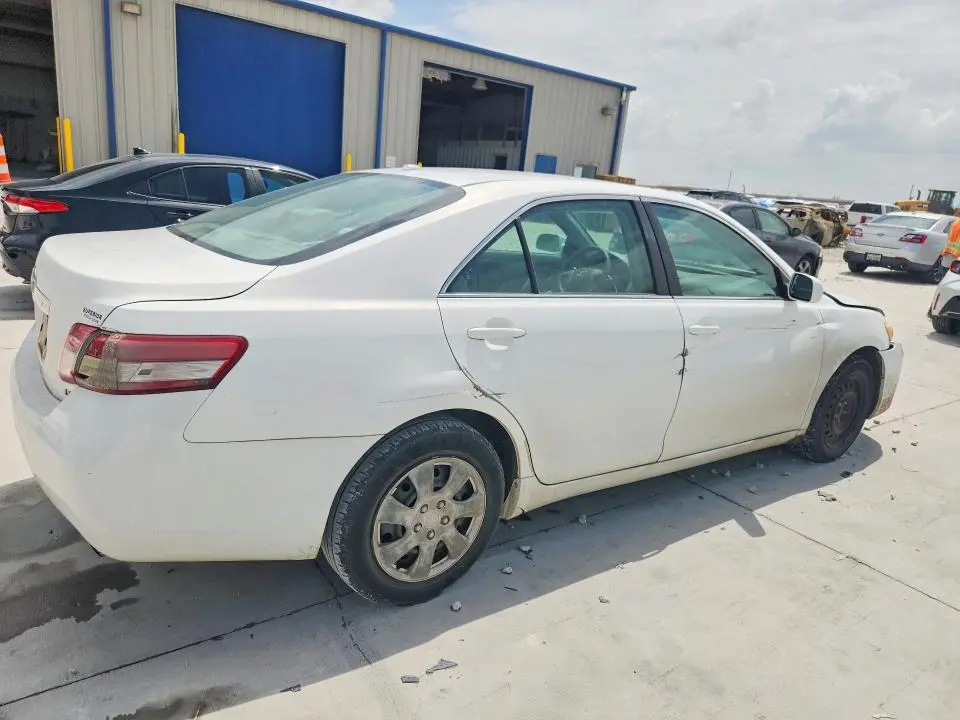 2011 TOYOTA CAMRY LE  