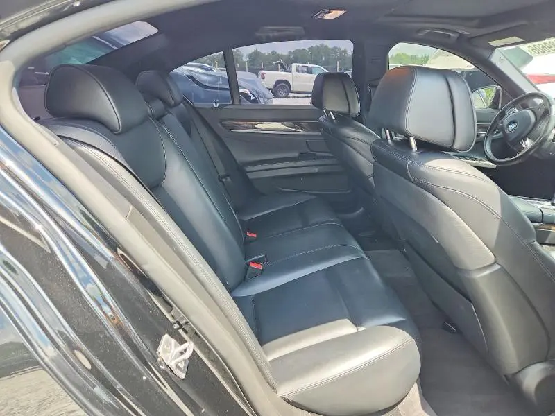 2013 BMW 750 XI  