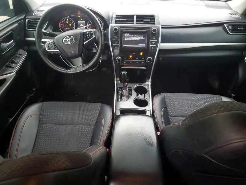 2015 TOYOTA CAMRY SE  