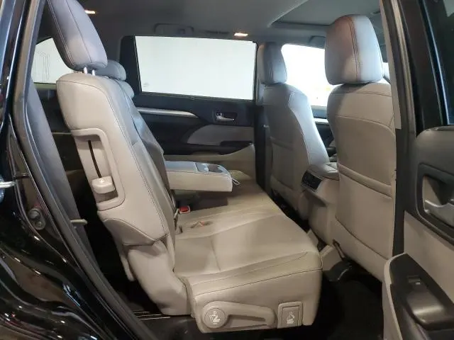 2016 TOYOTA HIGHLANDER XLE  