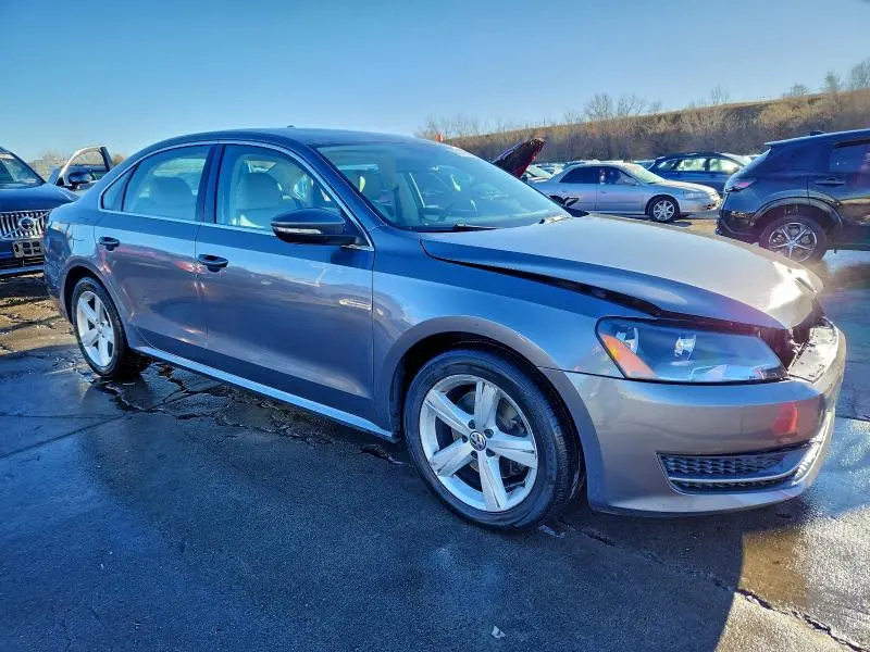 2012 VOLKSWAGEN PASSAT SE  