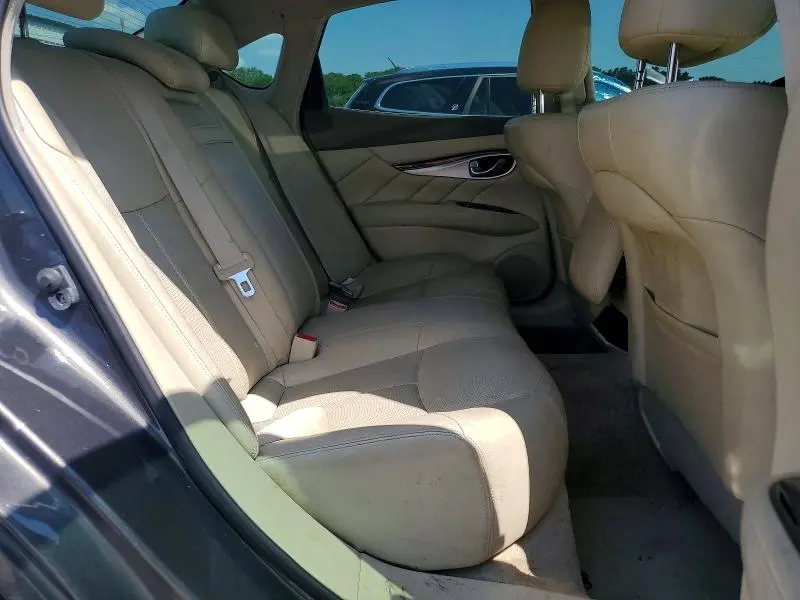 2015 INFINITI Q70 3.7  