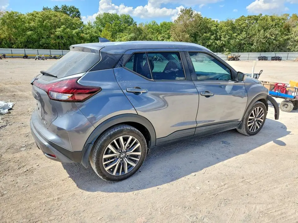 2021 NISSAN KICKS SV  
