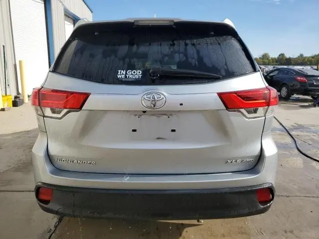 2018 TOYOTA HIGHLANDER SE  