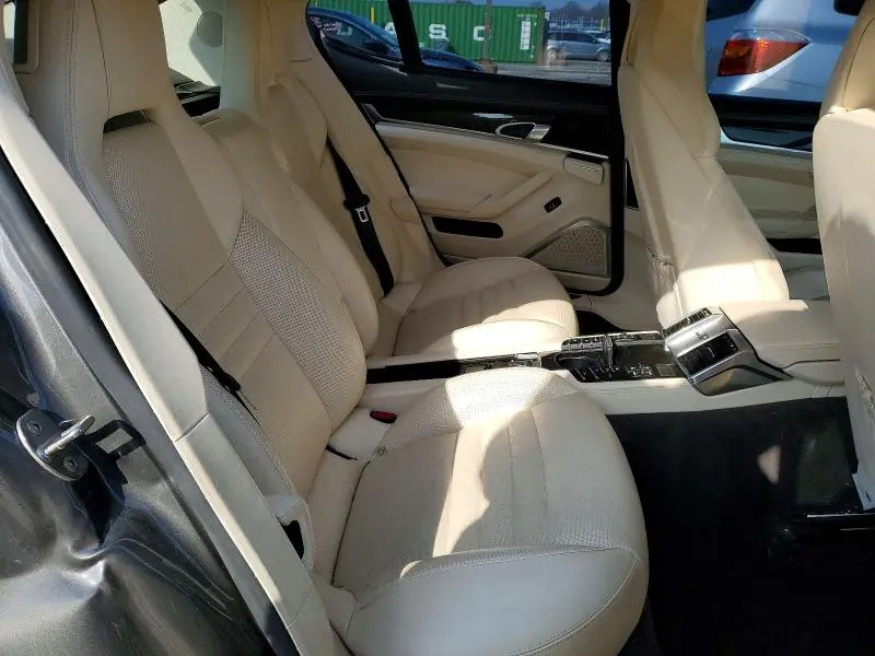 2015 PORSCHE PANAMERA GTS  