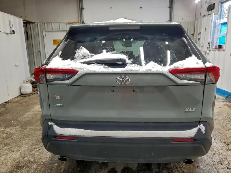 2022 TOYOTA RAV4 XLE  