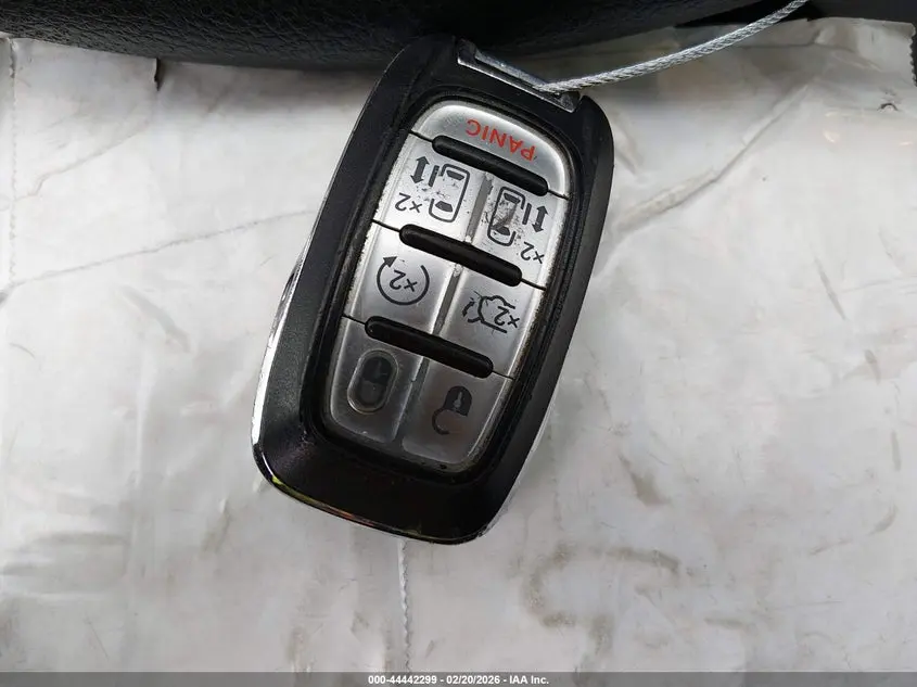 2020 CHRYSLER VOYAGER LXI