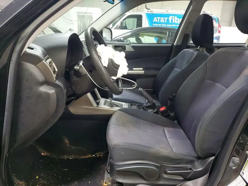 2010 SUBARU FORESTER XS  