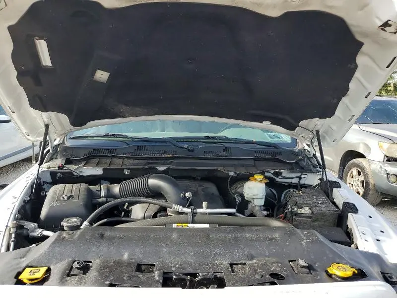 2016 RAM 1500 SLT  