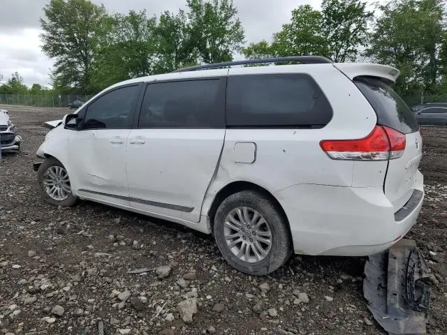 2013 TOYOTA SIENNA XLE  