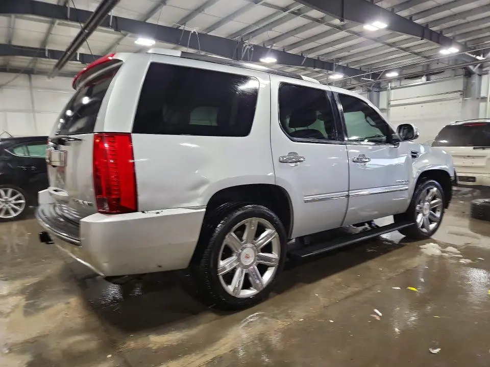 2013 CADILLAC ESCALADE LUXURY  