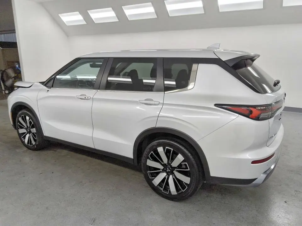 2025 MITSUBISHI OUTLANDER SE  