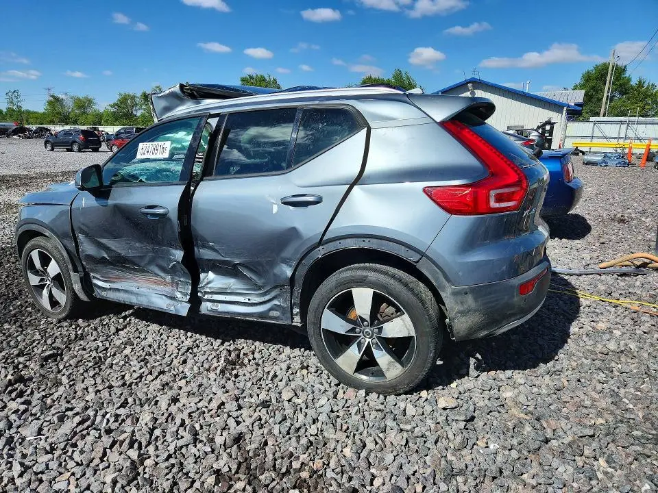 2019 VOLVO XC40 T5 MOMENTUM  
