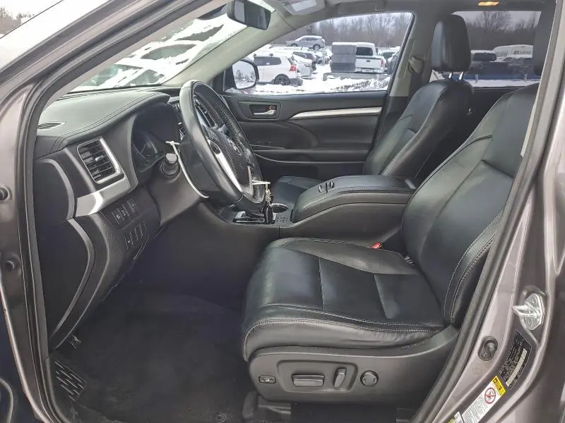 2018 TOYOTA HIGHLANDER SE  