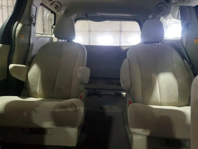 2012 TOYOTA SIENNA LE  