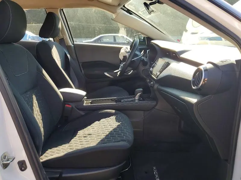 2022 NISSAN KICKS SV  