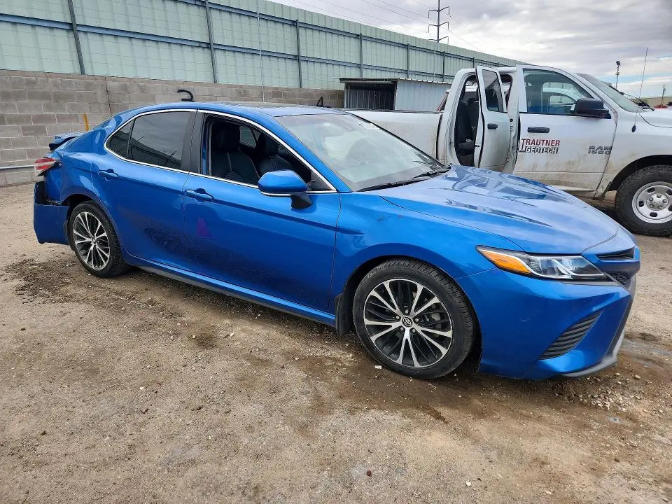 2020 TOYOTA CAMRY SE  