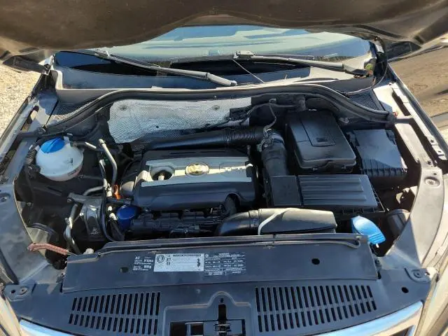 2010 VOLKSWAGEN TIGUAN S  