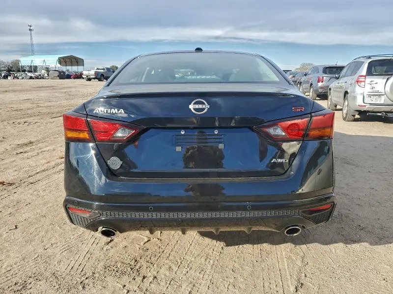 2024 NISSAN ALTIMA SR  