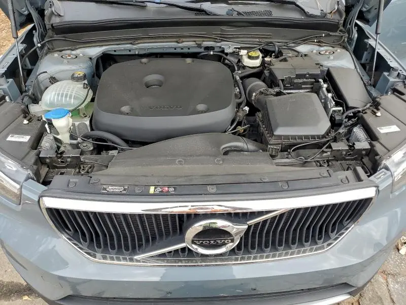 2021 VOLVO XC40 T4 MOMENTUM  