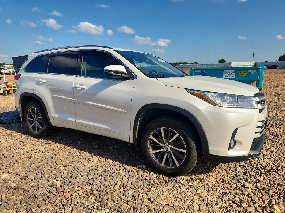 2017 TOYOTA HIGHLANDER XLE  
