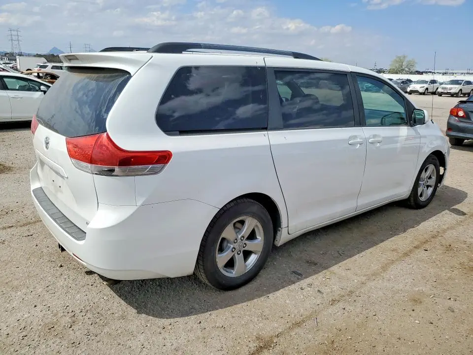 2012 TOYOTA SIENNA LE 8-PASSENGER  