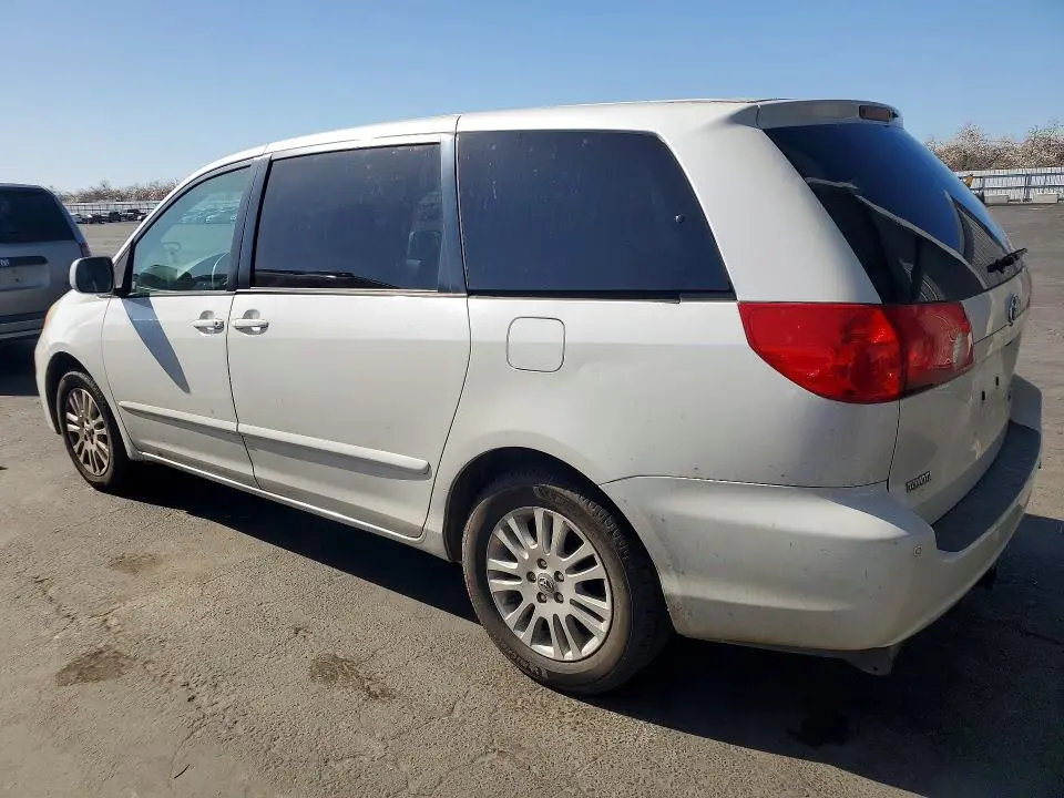 2010 TOYOTA SIENNA XLE  