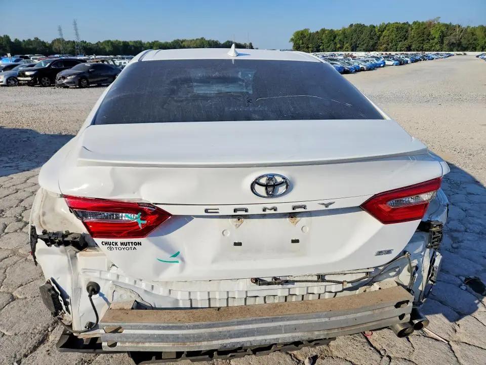 2018 TOYOTA CAMRY SE  