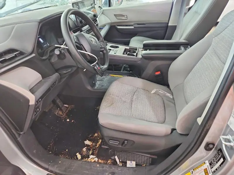 2022 TOYOTA SIENNA LE  