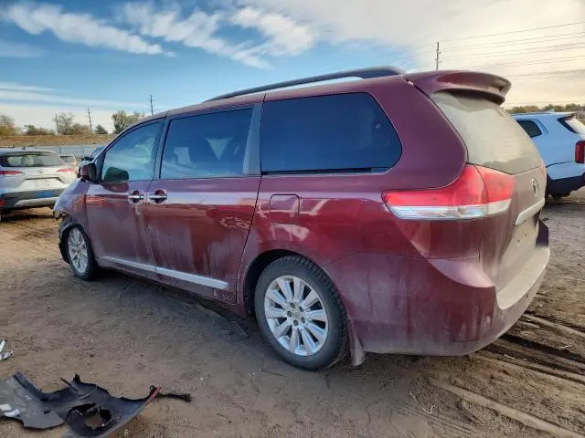 2012 TOYOTA SIENNA XLE  