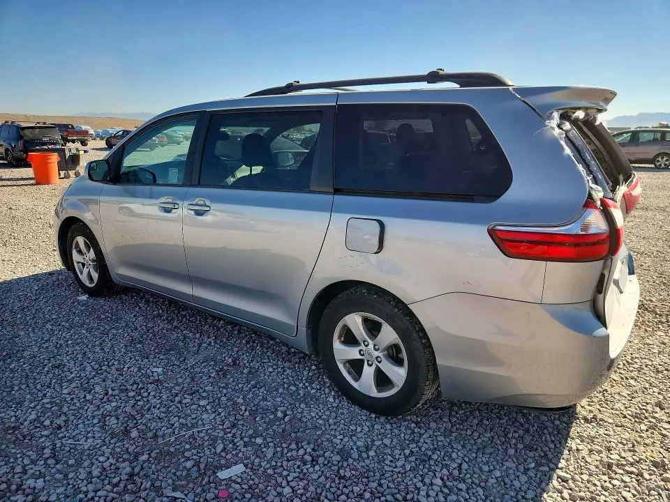 2015 TOYOTA SIENNA LE  