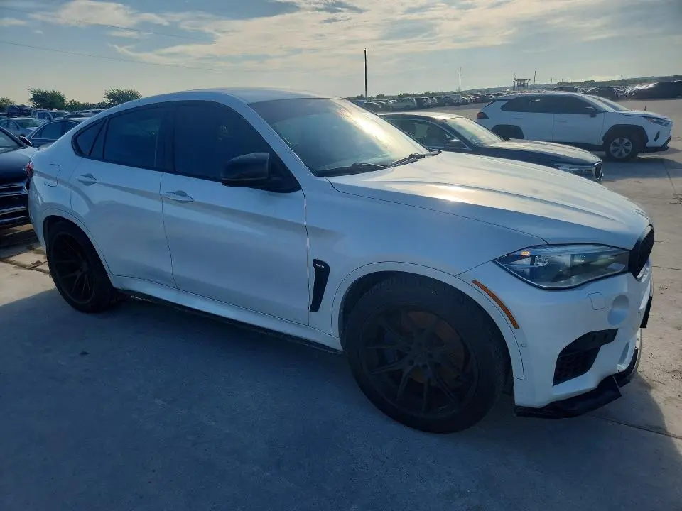 2015 BMW X6 M  
