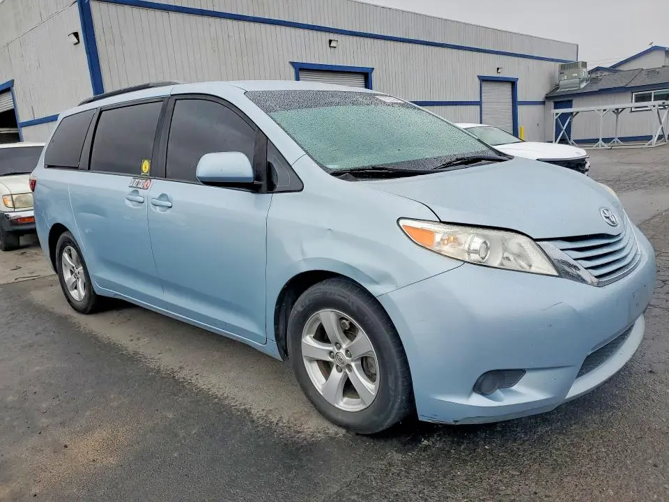 2015 TOYOTA SIENNA LE  