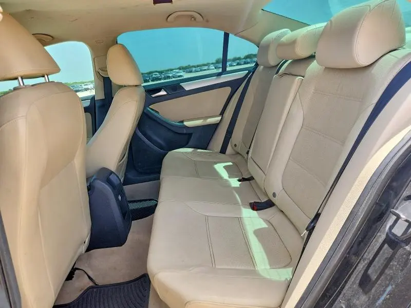2013 VOLKSWAGEN JETTA SE  
