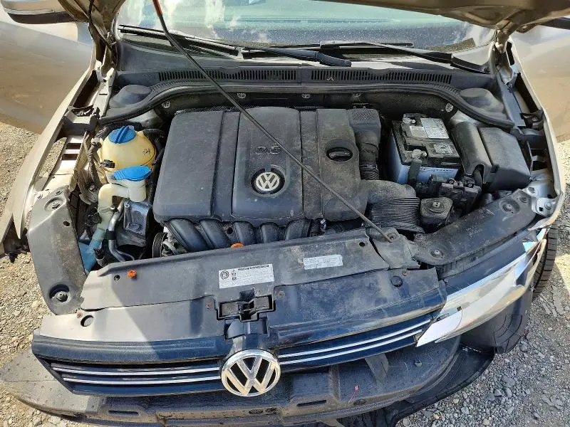 2013 VOLKSWAGEN JETTA SE  