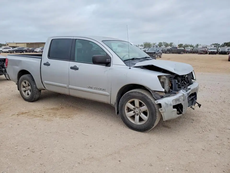 2010 NISSAN TITAN SE  