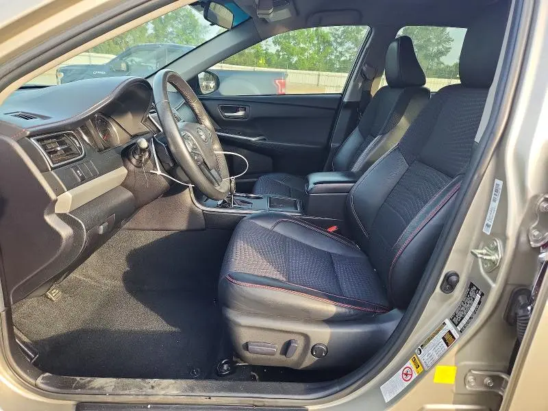 2015 TOYOTA CAMRY SE  