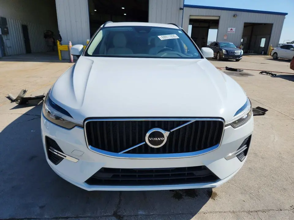 2022 VOLVO XC60 B5 MOMENTUM  