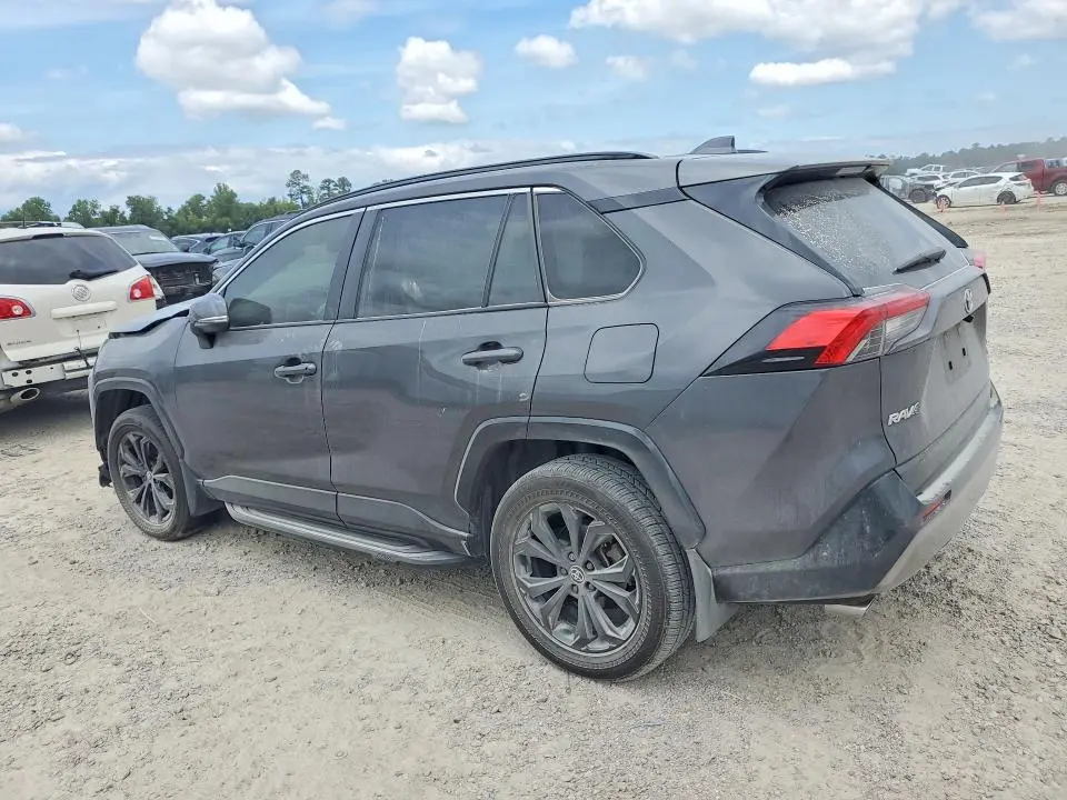 2022 TOYOTA RAV4 SE  