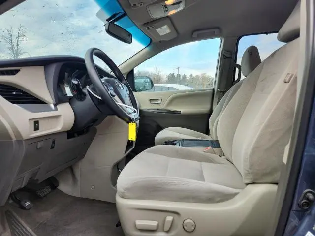 2015 TOYOTA SIENNA LE  