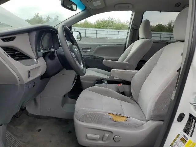 2017 TOYOTA SIENNA LE  