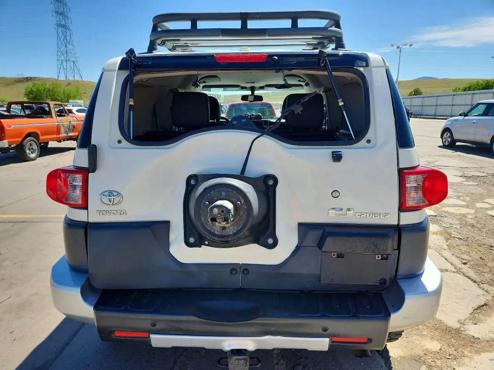 2011 TOYOTA FJ CRUISER BASE  