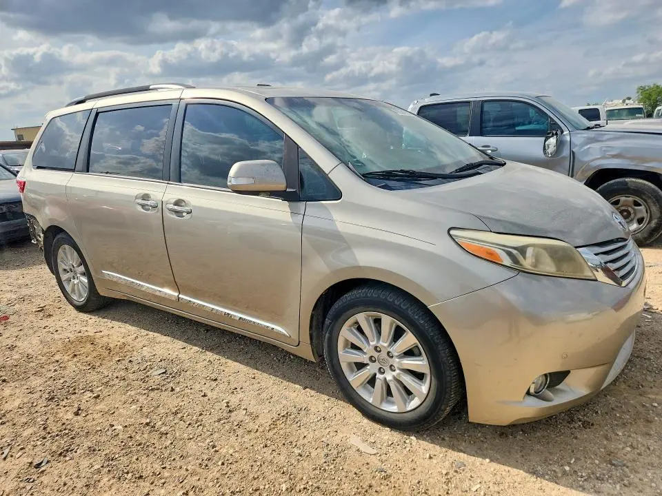 2016 TOYOTA SIENNA LIMITED PREMIUM 7-PASSENGER  